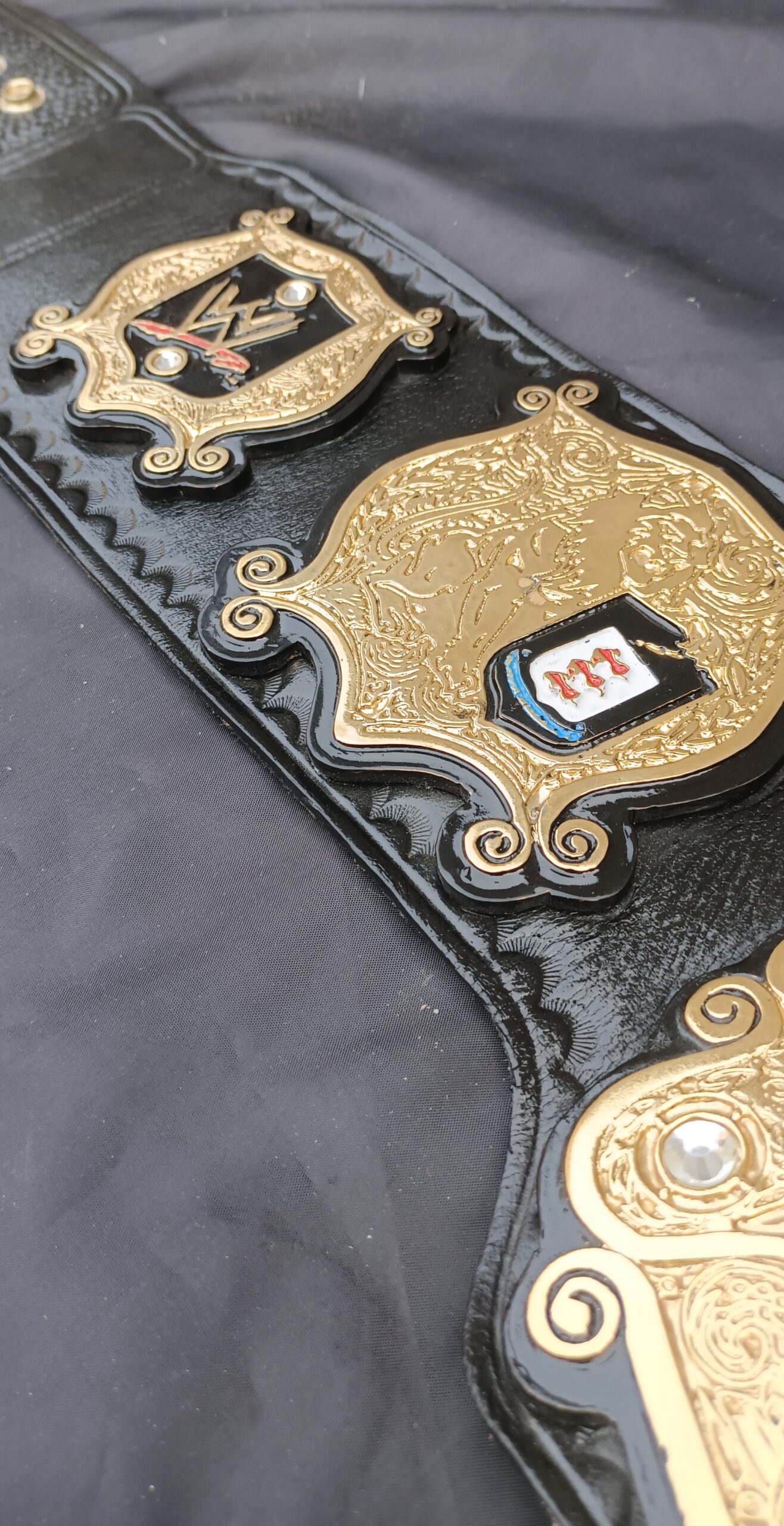 WWE UNDISPUTED Wrestling CHAMPIONSHIP REPLICA TITLE BELT - Image 3